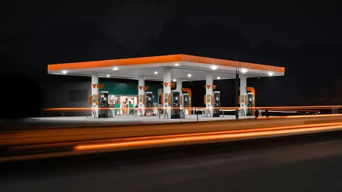 Halálra gázolta a benzinkúton a 74 éves asszonyt