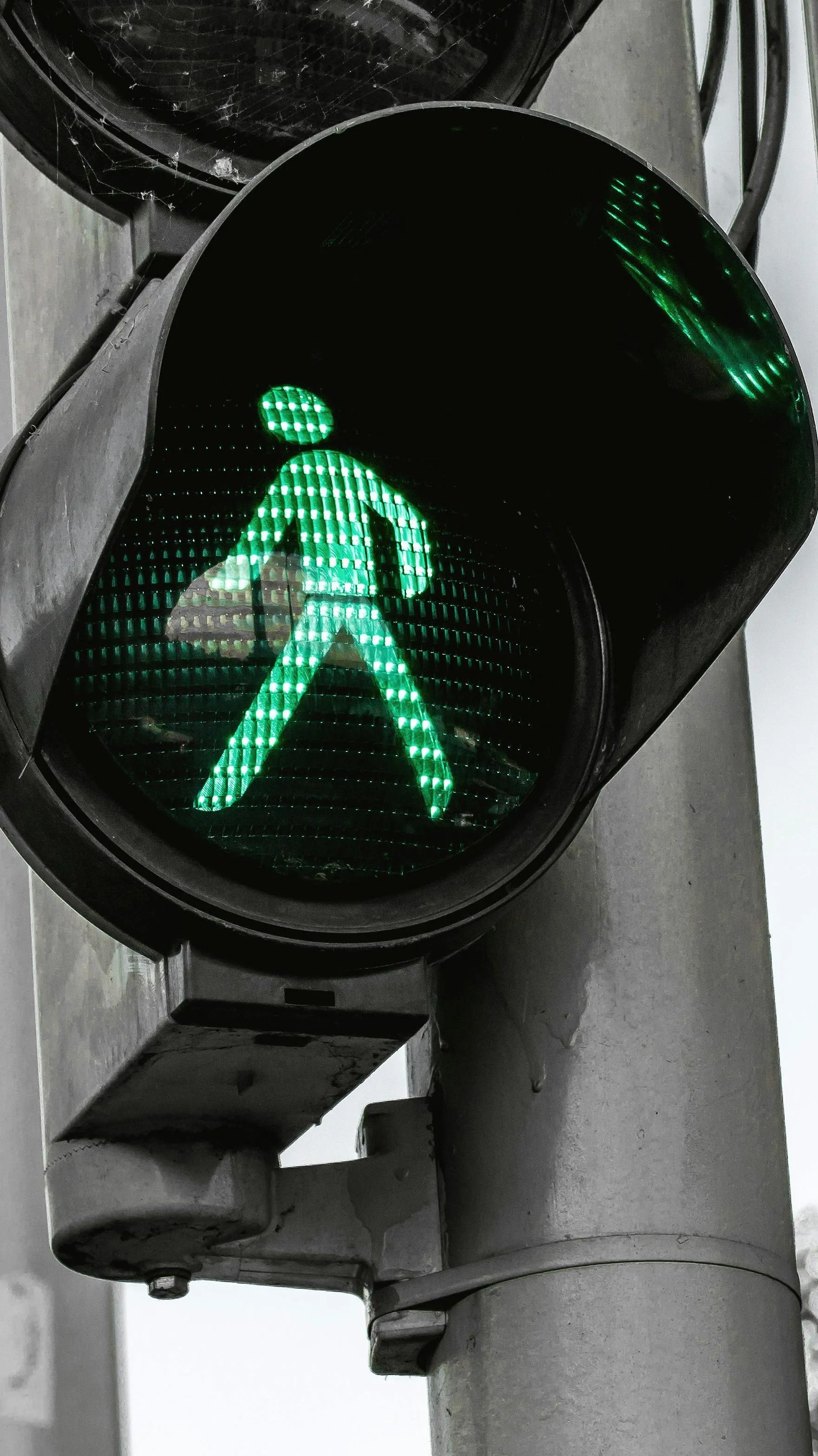 Ez a lámpa mentheti meg a mobilozó gyalogosok életét