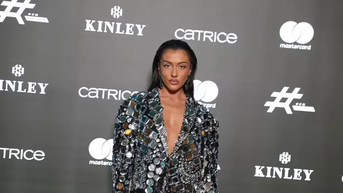 Veszélyesen csábít ebben a falatnyi szettben Mihályfi Luca