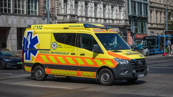 Most érkezett! Háziorvosi rendelőben lett rosszul egy férfi