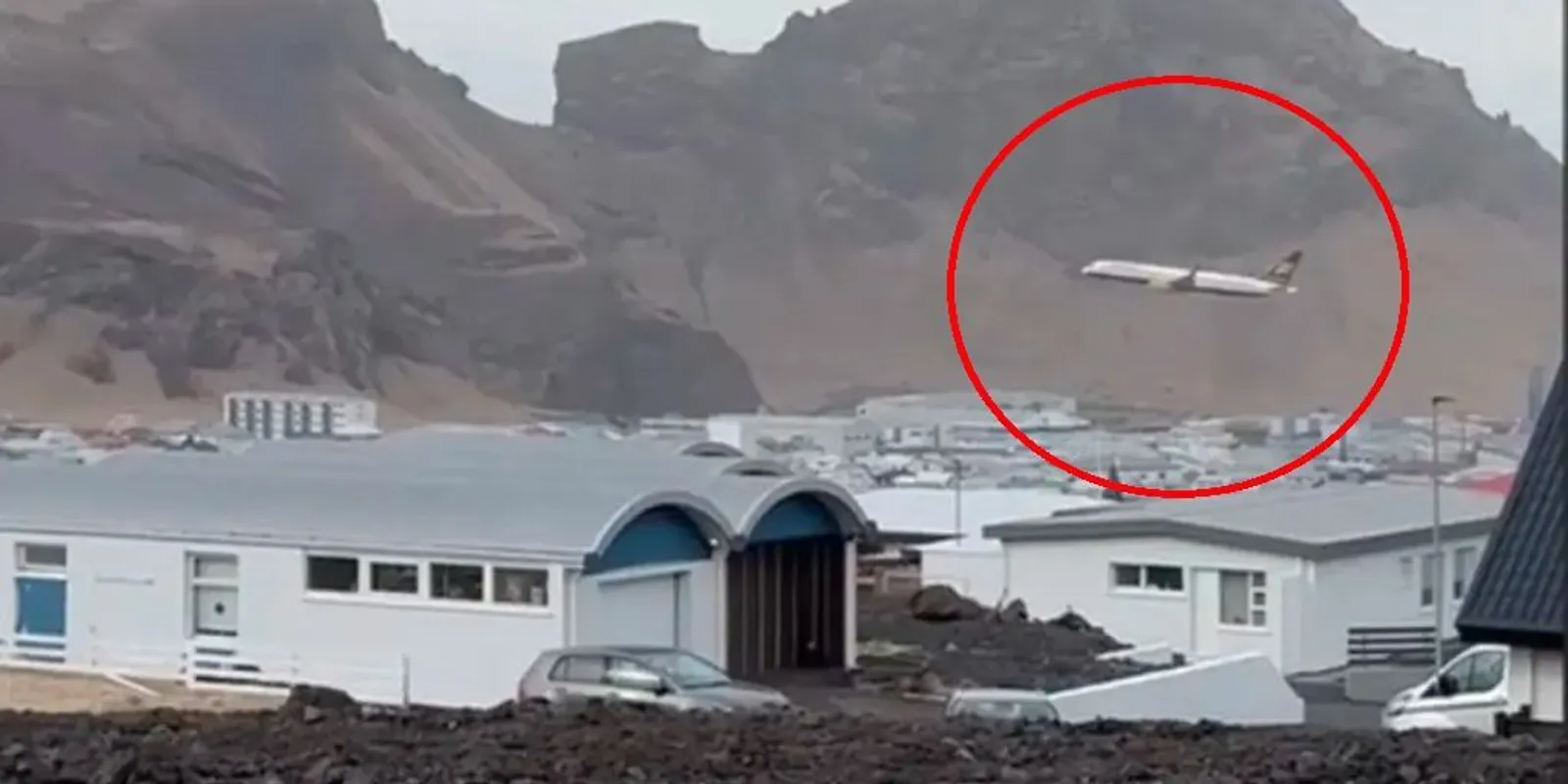 Életveszélyes manőverrel ünnepelte a nyugdíjazását a pilóta