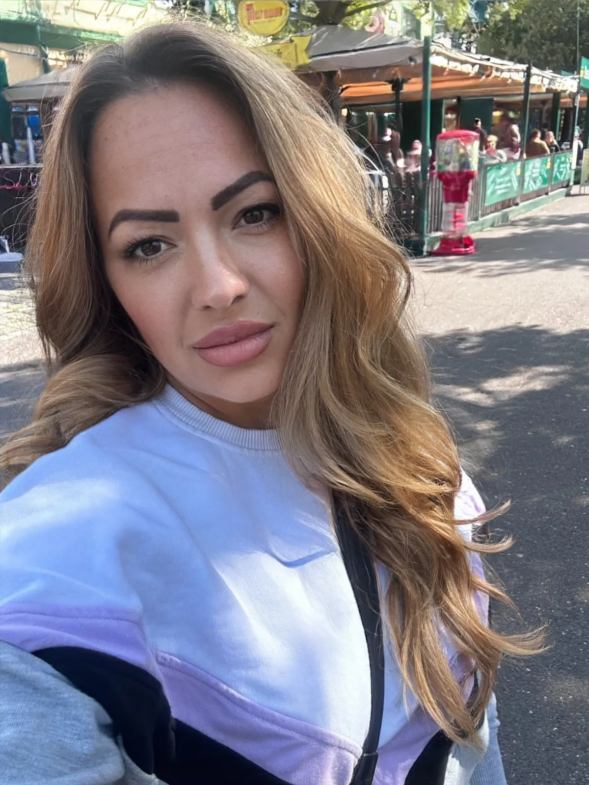 Nagy Ő Betti párjával a szakítás mellett döntött.