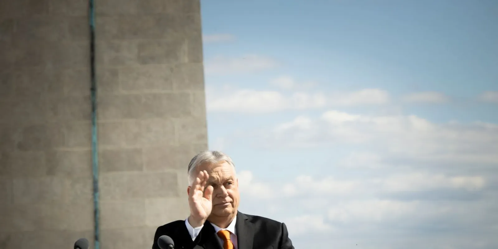 Orbán Viktor:  Nem engedjük el a védett árakat