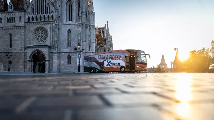 Orbán Viktor: 1 millió kézfogásra fel! Hajrá, Fidesz! Húzzuk be!