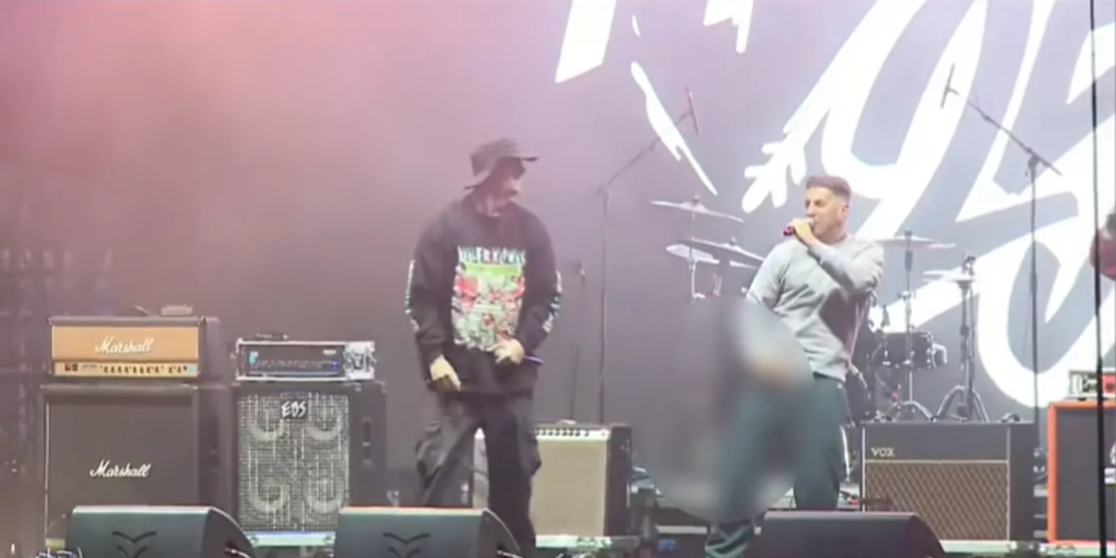 Herezacskóját mutogatta a tiszás zenész a fiataloknak