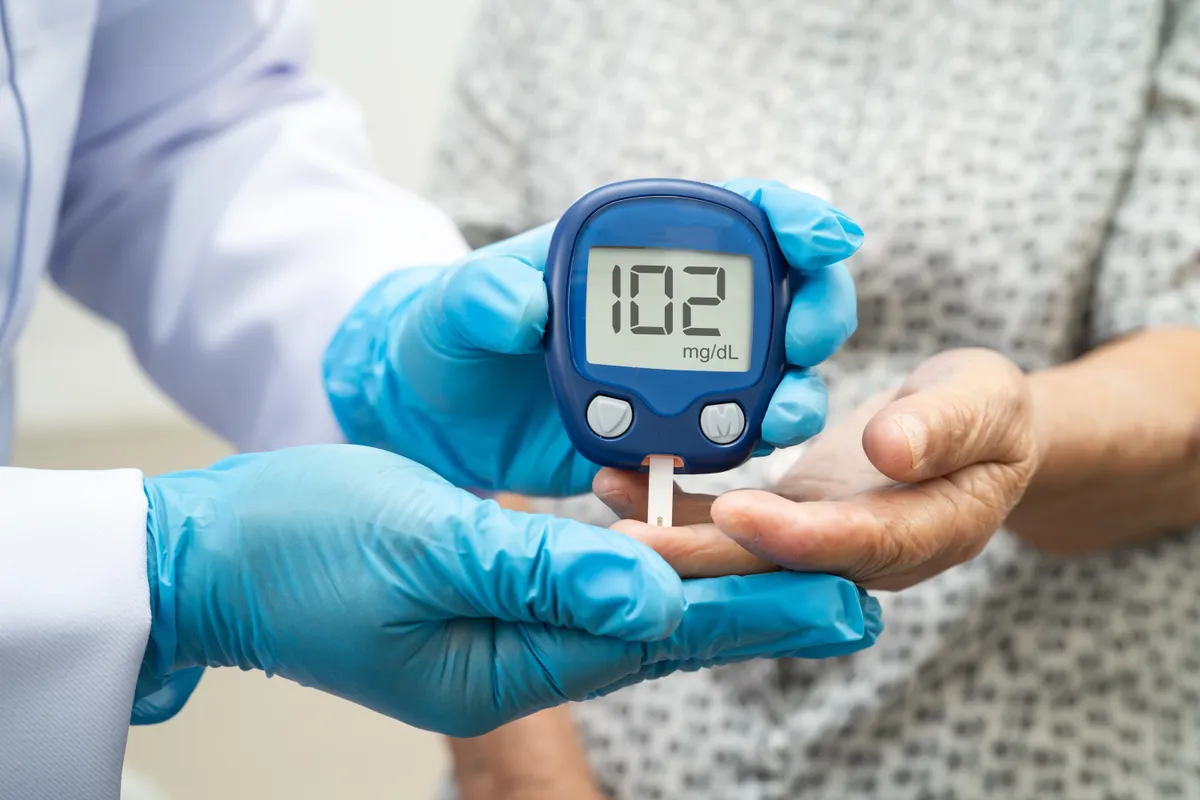 Magas a cukrod? Doctor,Check,Diabetes,From,Finger,Blood,Sugar,Level,With,Finger