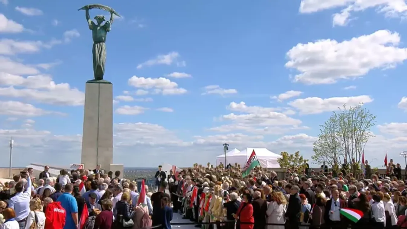 Hatalmas tömeg gyűlt össze a Citadella körül - Ákos hangjával nyitották meg az átadót