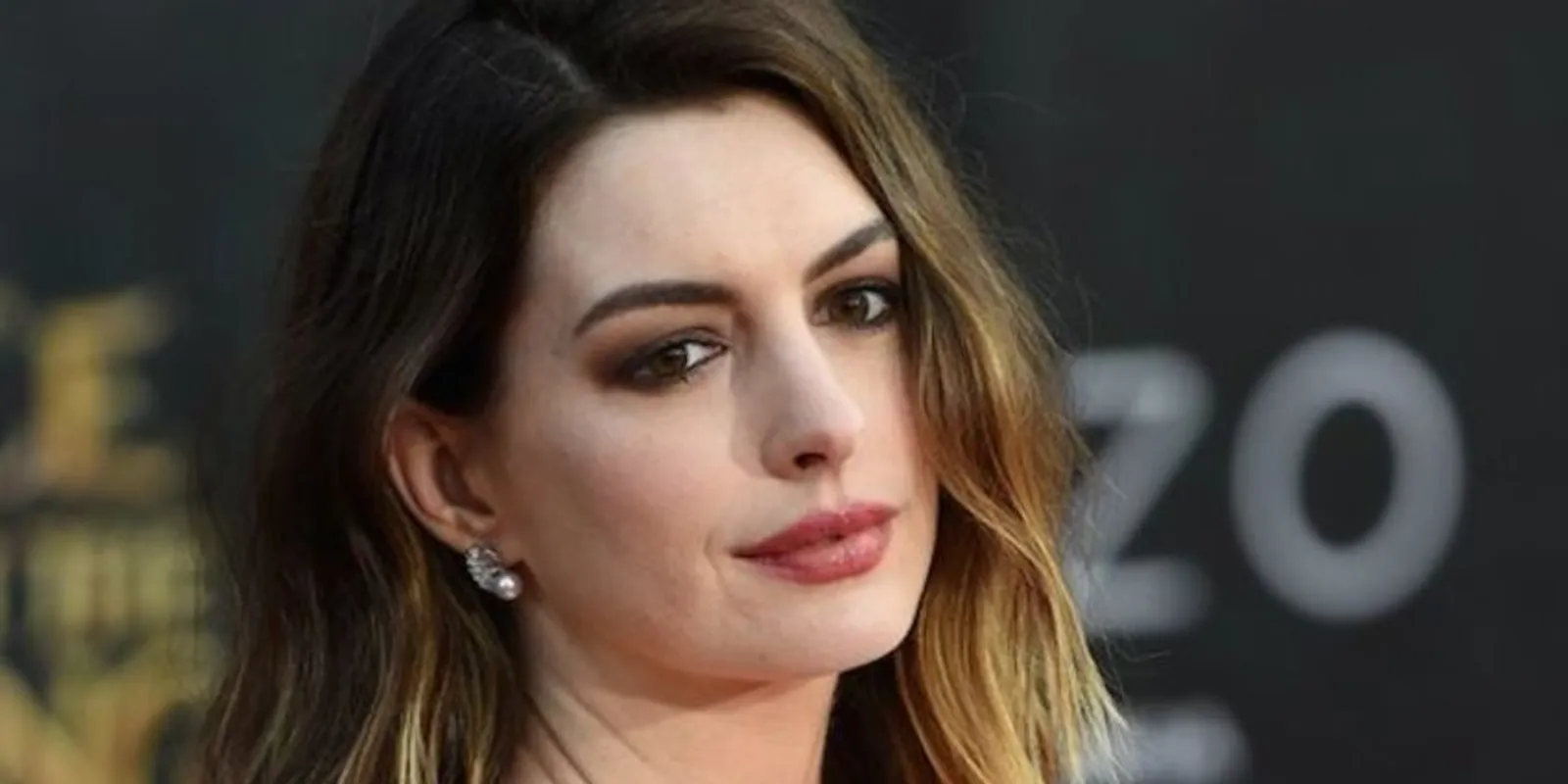 A címlapra kerültek Anne Hathaway szexi képei