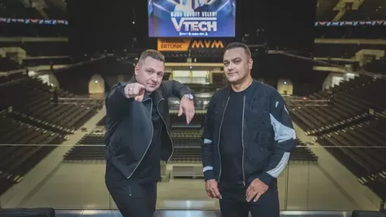 Tízezrek nézték, ahogy sírt és bulizott a V-Tech:„Megyek a szívem után”