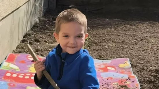 „Minden rezgés egy újabb esély” – Ildikó és a csodagép hozhatja el a 3 éves Zente első önálló lépteit