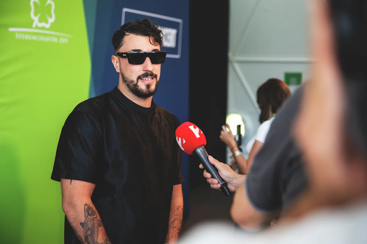 KKevin a legtöbb kérdést őszintén megválaszolta, de volt, amikor hezitált. 