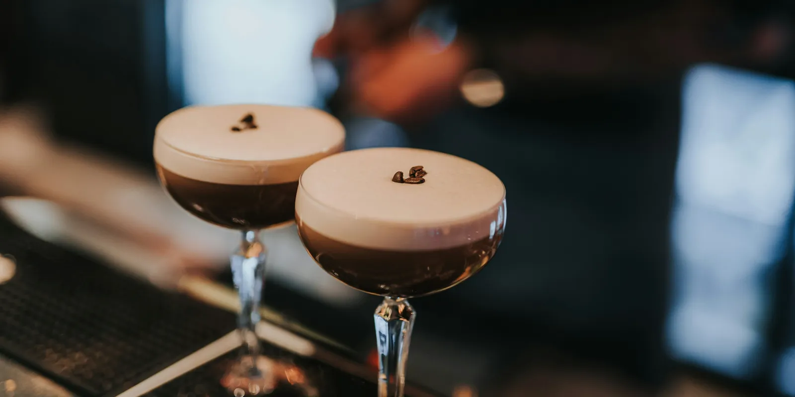 Te is kávézol buli közben? Brutális veszély leselkedik a szívedre