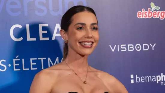 Rubint Rella szürreális helyzetbe került Thaiföldön, ijedtében bezárkózott a szobájába