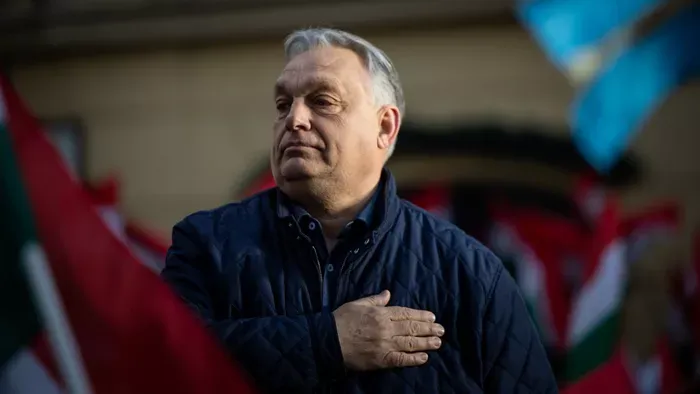 Mindenki közös fotót akart Orbán Viktorral