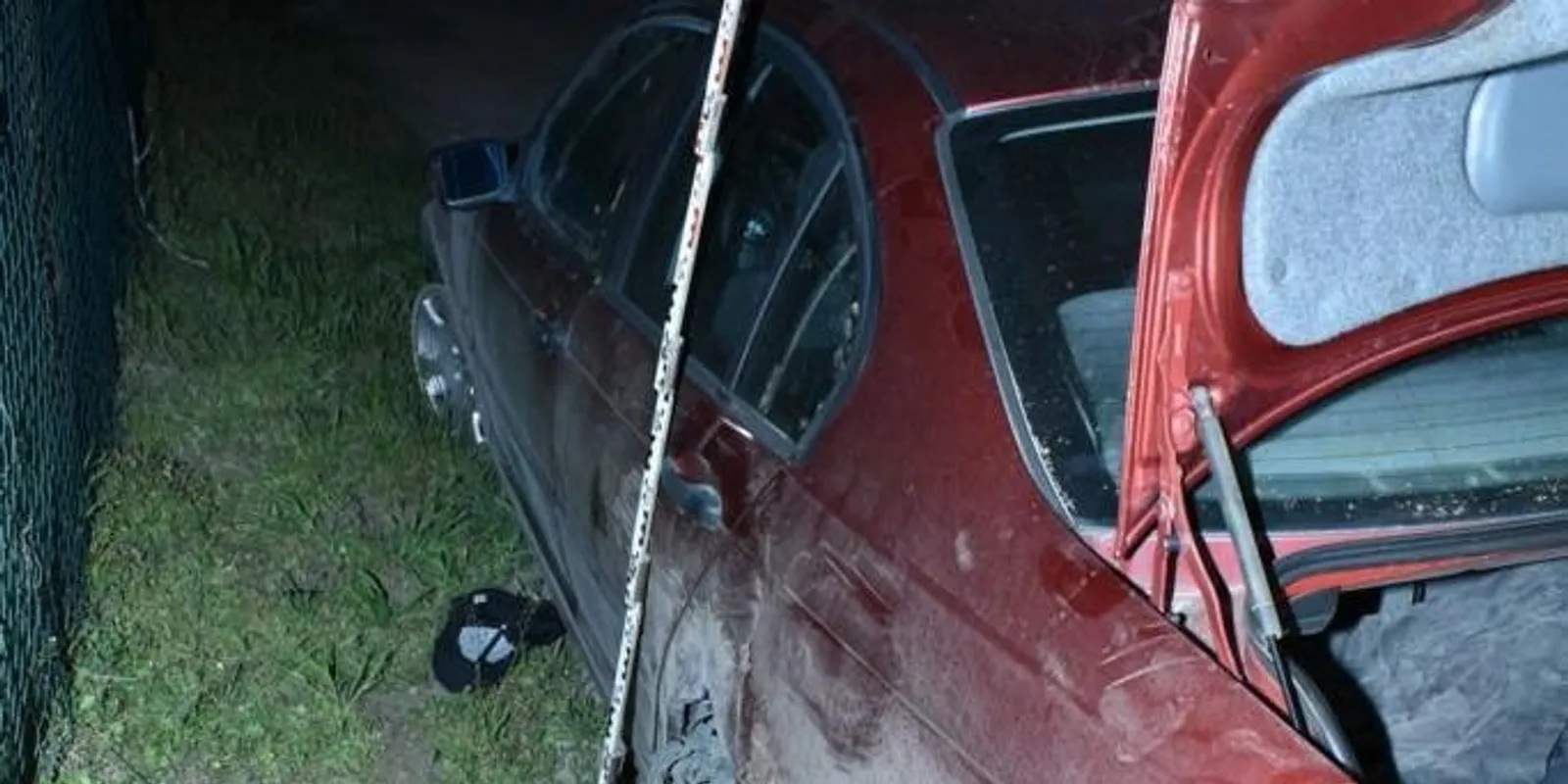 Felgyorsult a kocsival és a rendőrök felé indult