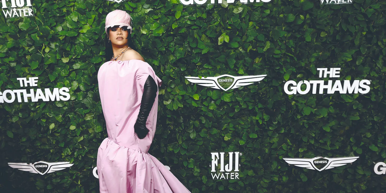 Ultraszexi, fehérneműs fotókkal jelentkezett be Rihanna