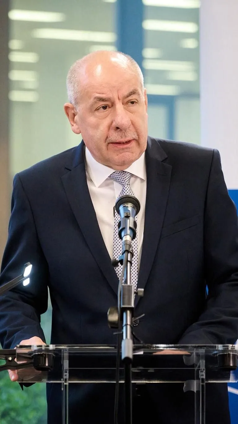 Szimpátiatüntetést hirdettek az állami intézményvezetők mellett