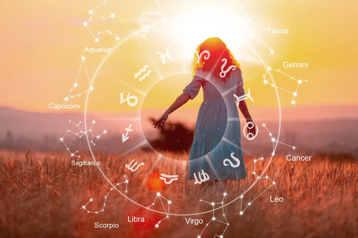 3 csillagjegy, akik sosem öregszenek meg Beautiful,Young,Happy,Woman,And,Zodiac,Wheel