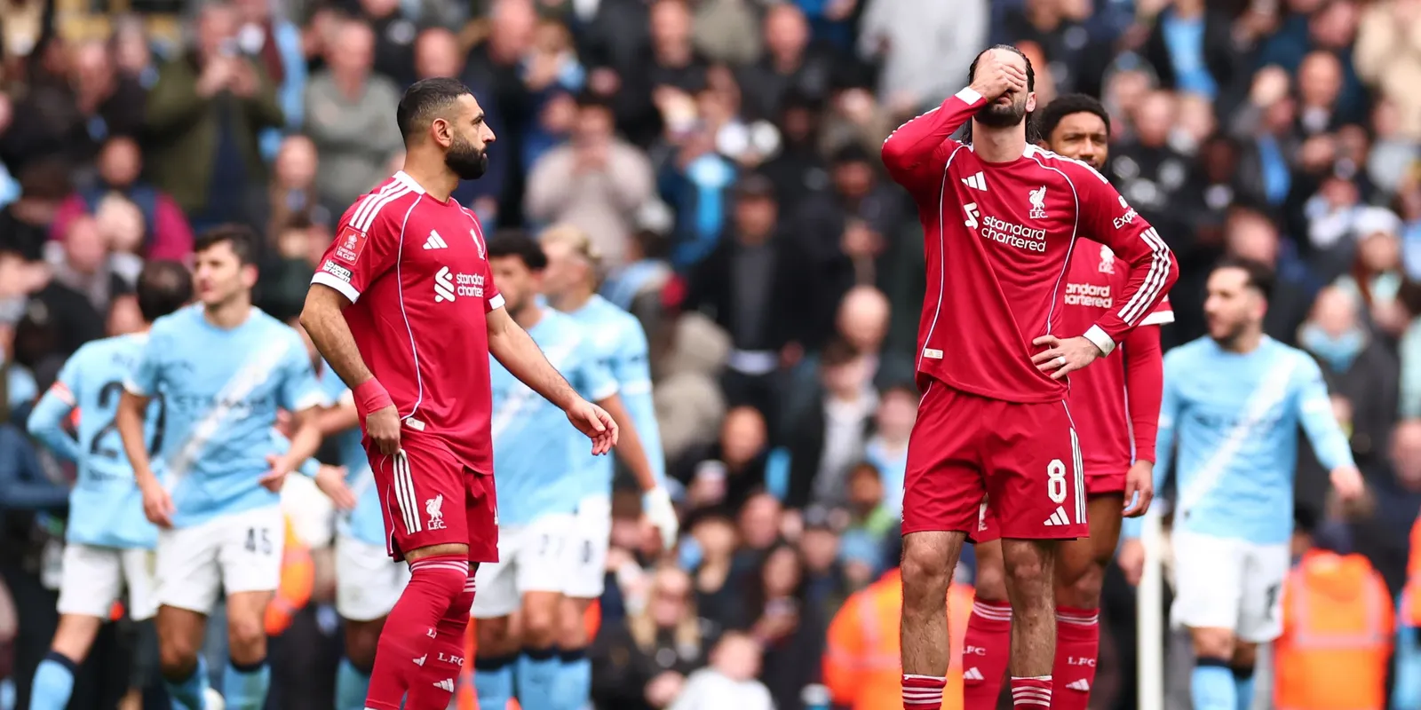 Barátja kupán vágta Szoboszlait, padlóra került a Liverpool