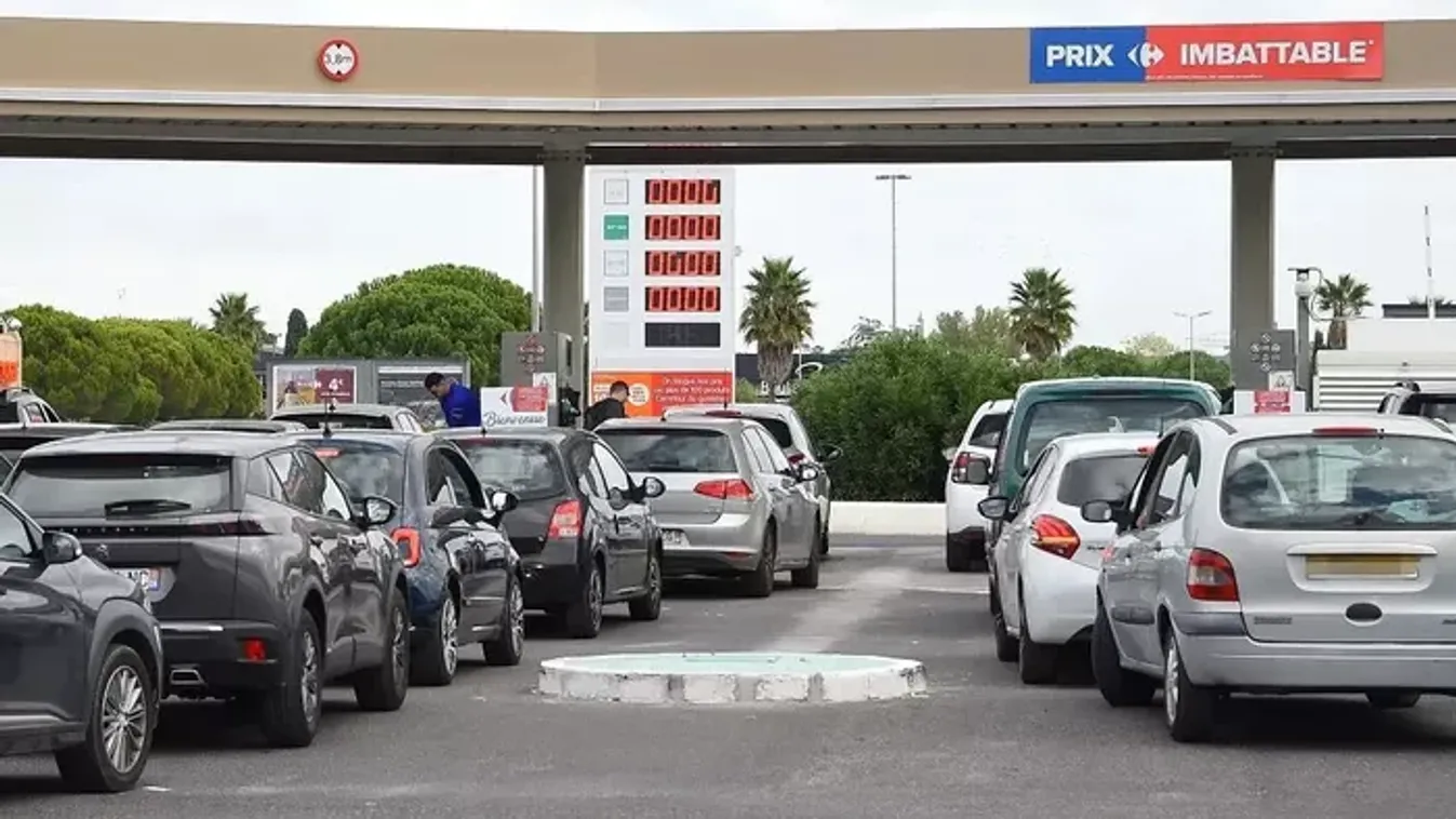 A francia benzinkutak ötöde kifogyott az üzemanyagból