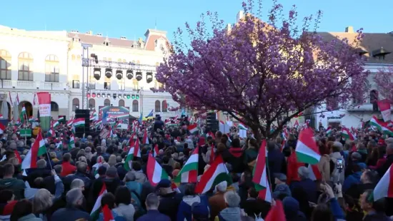 Döbbenetes fotó jutott a birtokunkba Sopronból: rengetegen vannak Orbán Viktor országjárásán, egyszerűen már nem férnek be az emberek a főtérre!