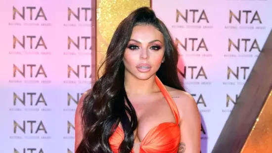 Vérlázító: Jesy Nelson autójával együtt ellopták az ikerlányai orvosi eszközeit