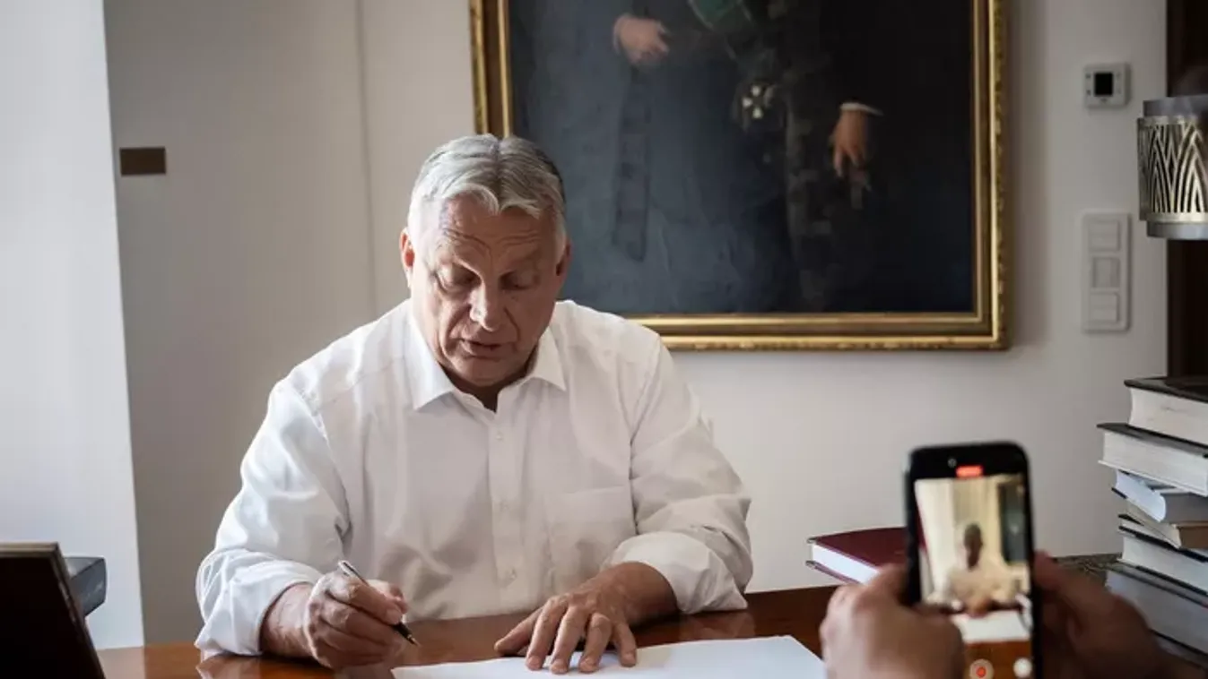 Orbán Viktor lecserélte a borítóképét