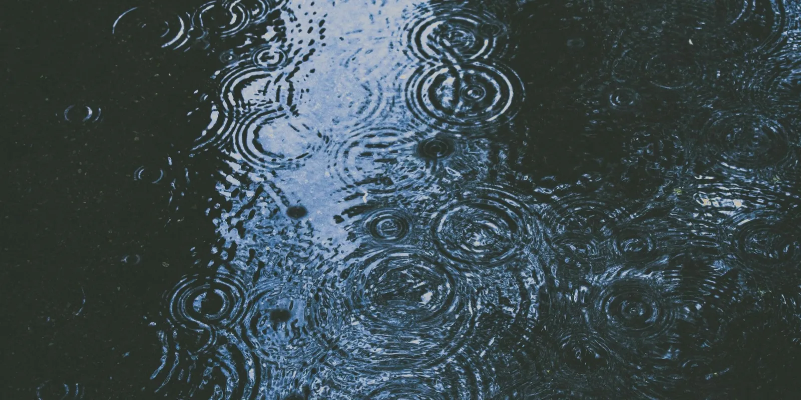 Még egy kicsit marad a lehűlés, továbbra is várhatók záporok