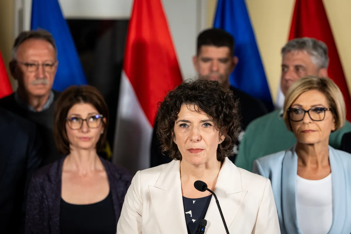 Több baloldali politikus távozik a közéletből