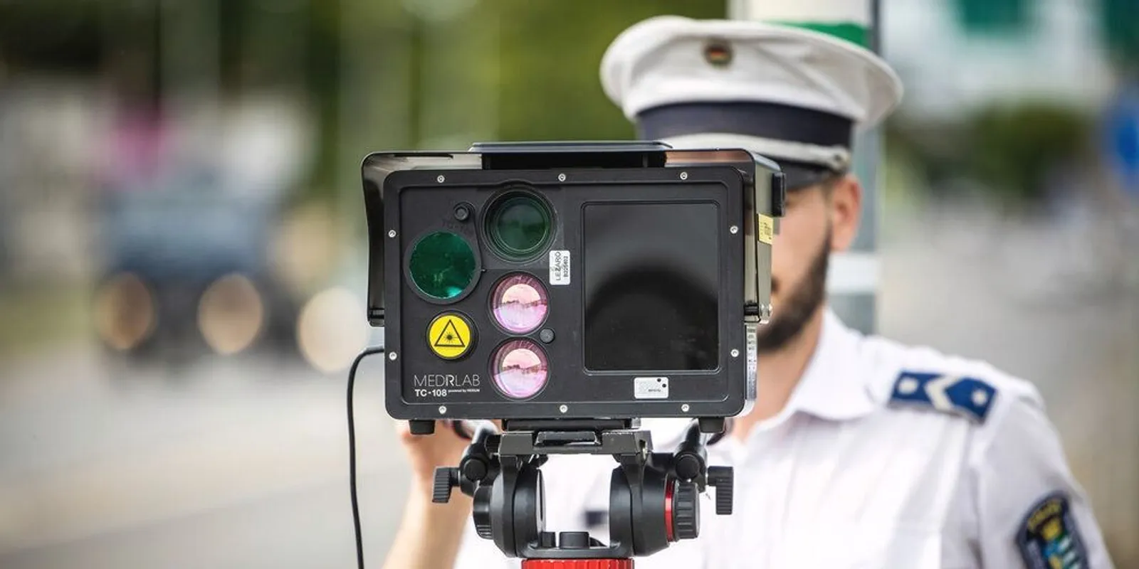 Az egész országban rengeteg helyen mérnek ma a rendőrök