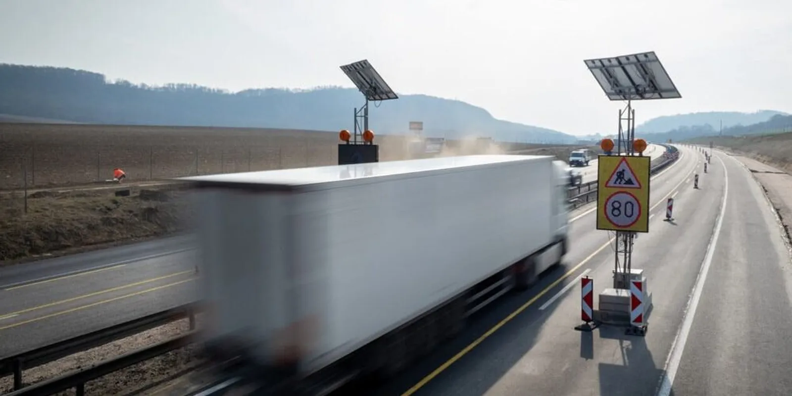 Új rendszer lépett életbe az M1-esen – mutajtuk mit tud!