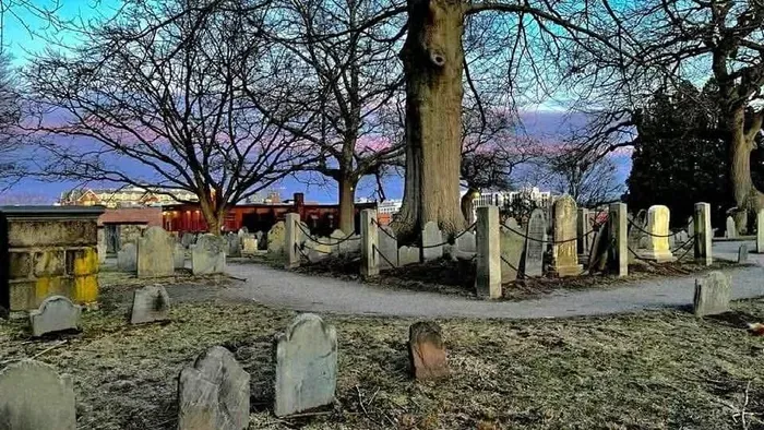 Hátborzongató videó készült: kopogást hallottak a frissen eltemetett férfi sírjából