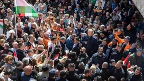 Kirobbanó hangulattal fogadta Salgótarján Orbán Viktort - Videó