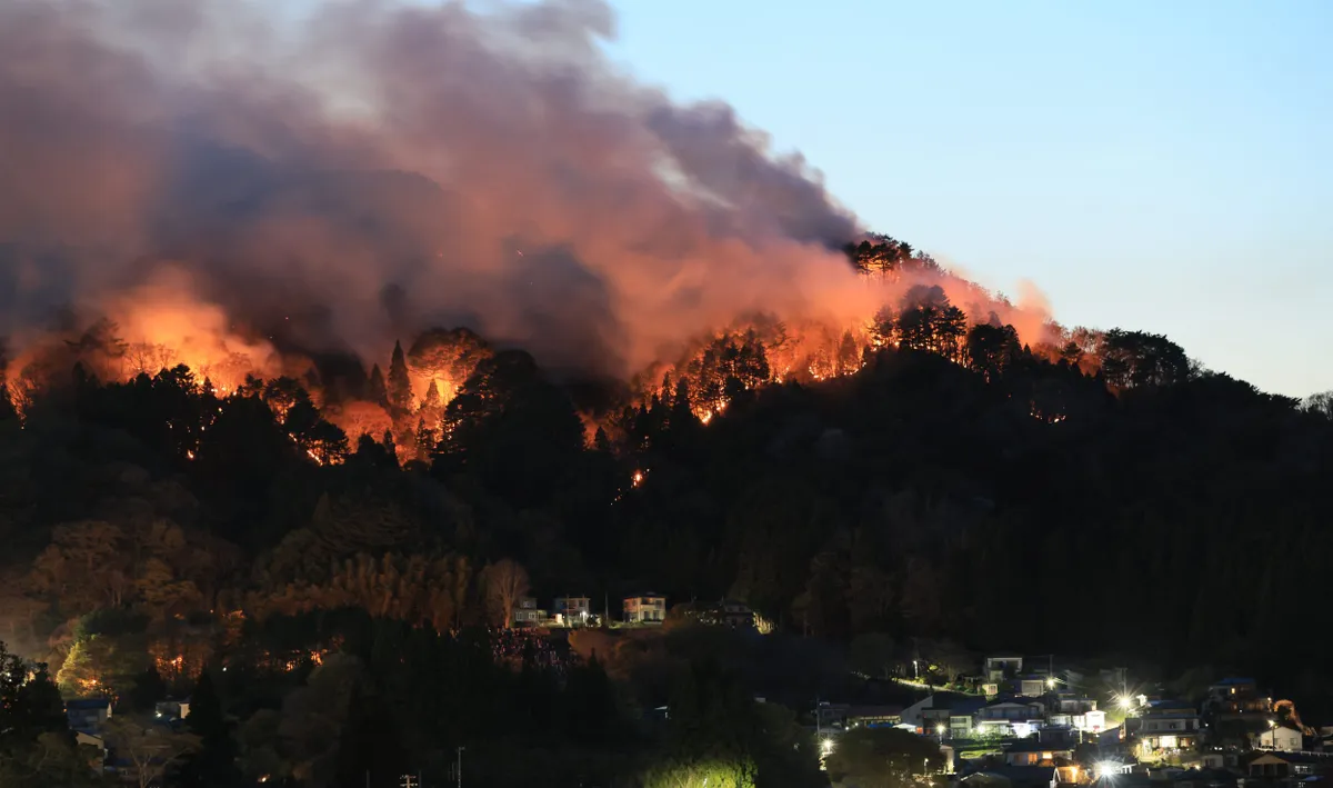 Hatalmas tűz pusztít Japánban