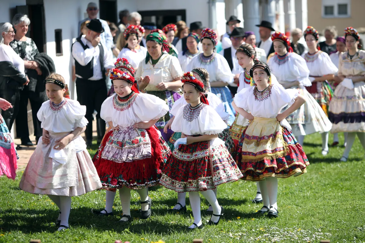 Fehérvasárnap: testvér helyett választott barát? Meglepő hagyomány a múltból!