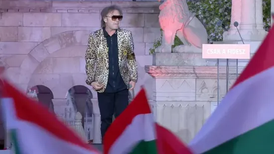 Rendszerbontás helyett Csikidám: Így adott zenei leckét a kormánypárt az ellenzéknek Szikora Róbert által