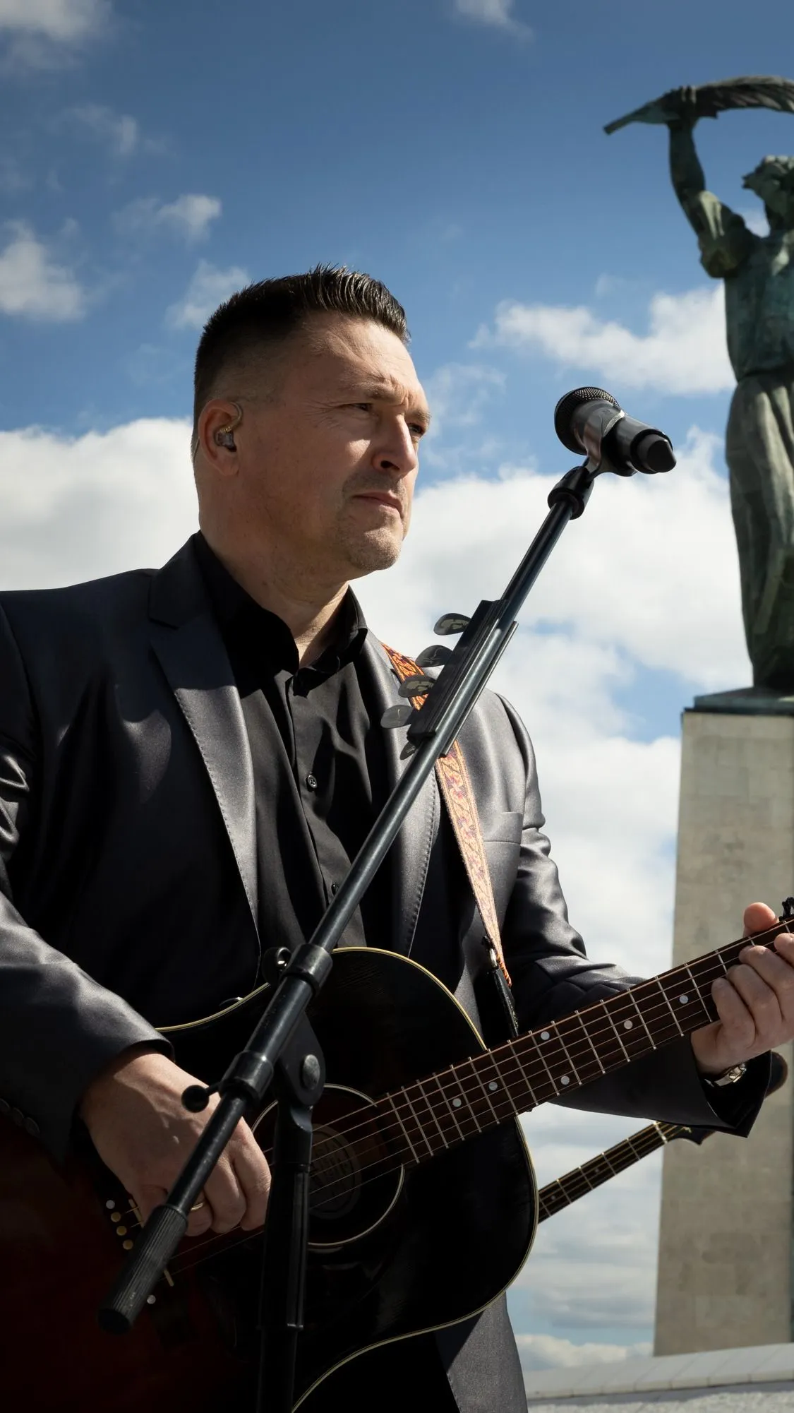 Megható pillanatokat szerzett Kovács Ákos a megújult Citadella ünnepi átadóján!