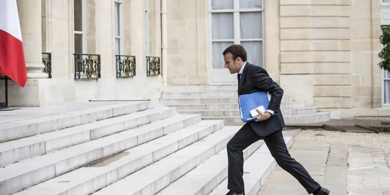 Korrupciós nyomozók jelentek meg Macron hivatalánál!