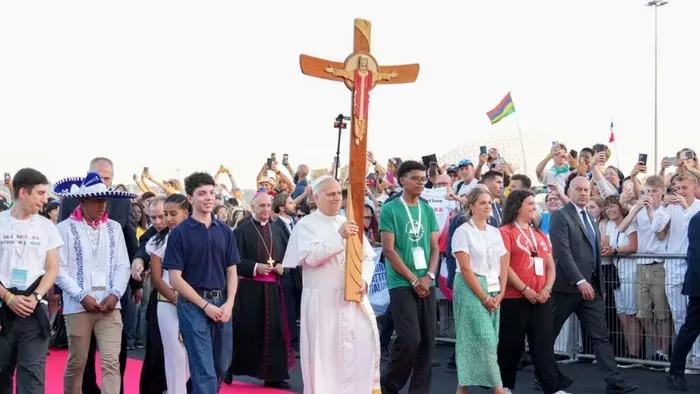 Leó pápa: a békében hívő több milliárd ember egyesítse erejét