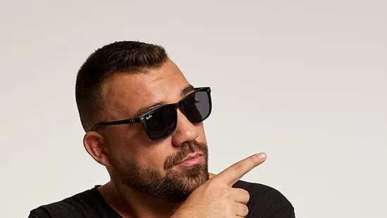 Őrült imádat! DR BRS-t varratta magára egy rajongó – Fotó