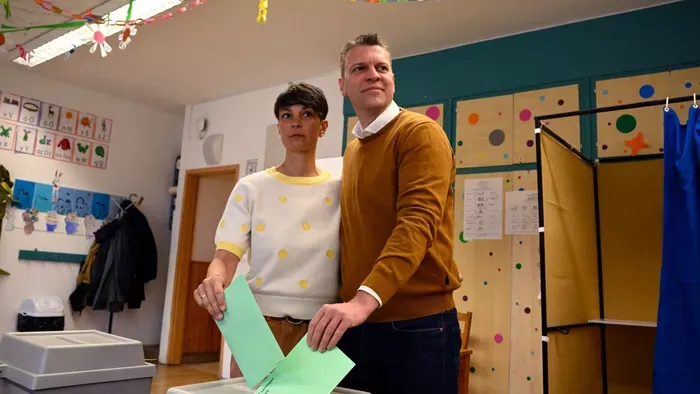 Menczer Tamás: A választás tétje a háború vagy béke