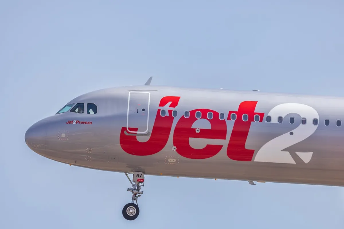 Nyolcéves kisfiú lett a Jet2 repülőgépének a hőse