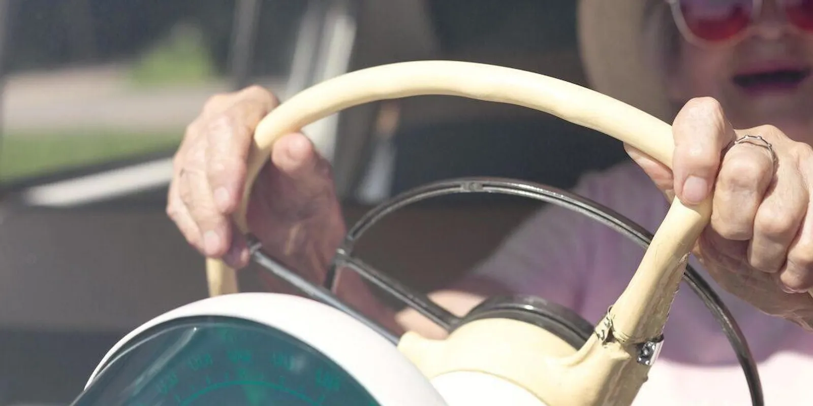 228 km/órás tempóval "gyorshajtott" egy 92 éves néni