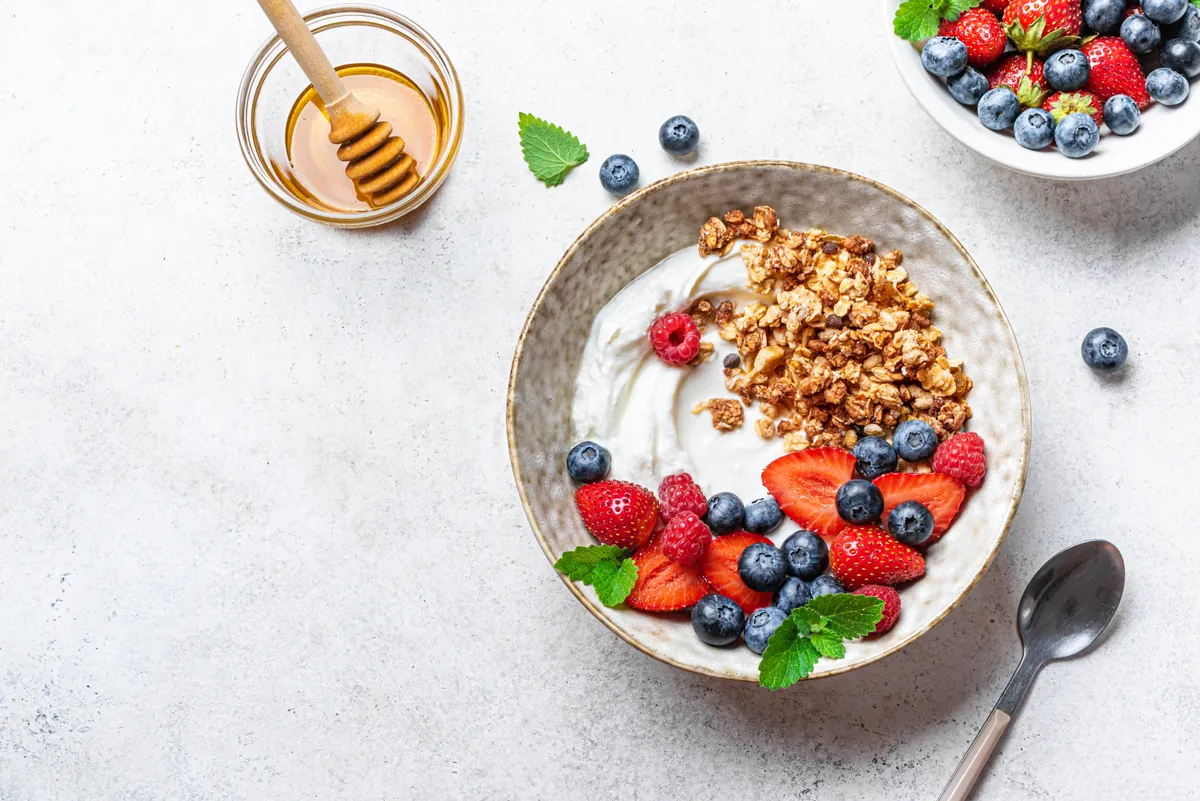 Allergiát kerüld el! Ételek, melyek segítenek ebben. Granola,Bowl,For,Healthy,Breakfast.,Homemade,Granola,With,Greek,Yogurt,