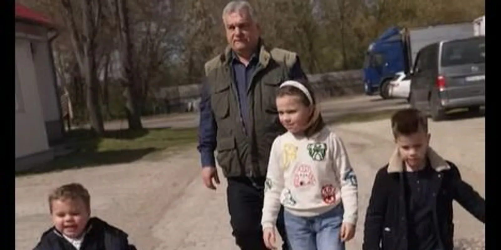 Elképesztően aranyos: Orbán Viktor pékségbe vitte unokáit