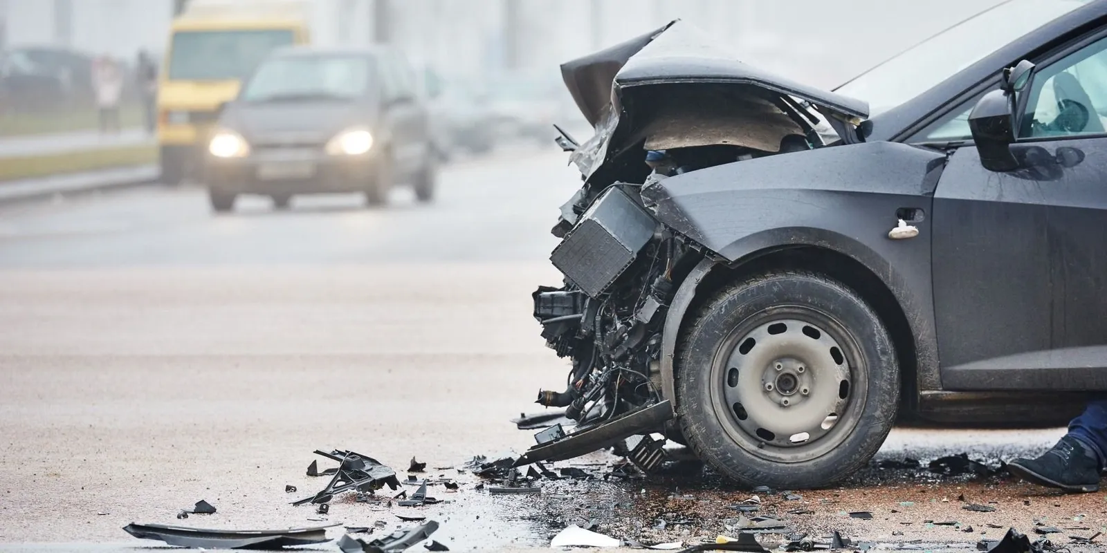 Nem nézett a tükrébe, súlyos balesetet okozott az M0-áson