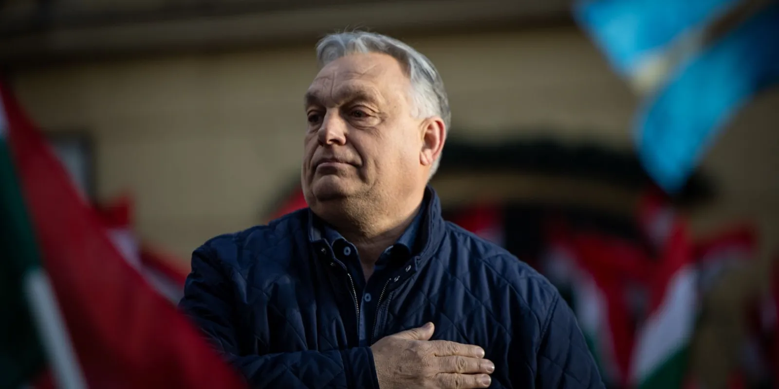 Mindenki közös fotót akart Orbán Viktorral