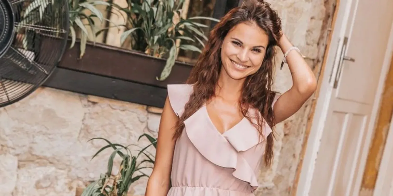 Csodálatos kimonóban pózol Nádai Anikó