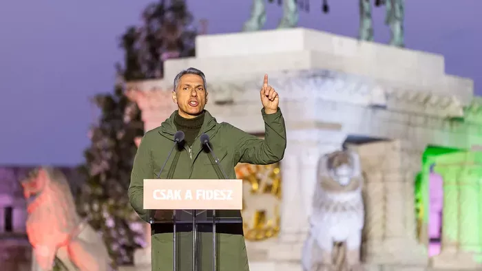 Lázár János: A magyarok biztonsága és pénze a tét!