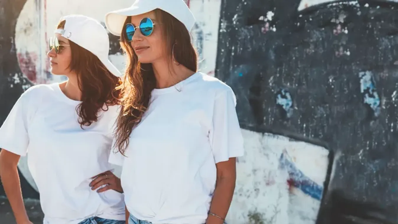 A fehér póló az igazi divat: mutatjuk, hogy viseld, hogy szexi legyél benne